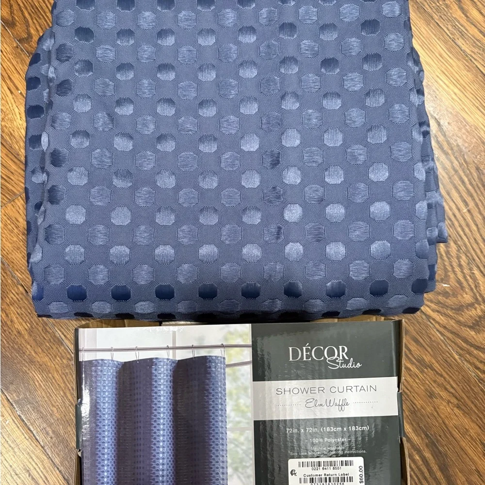 ✨Must Have Beautiful Blue Fabric Shower Curtain✨ - Picture 1 of 3